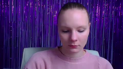 Snapshot of kelly_lly chatting on 09.27.25 Kelly online show from 09.27.25
