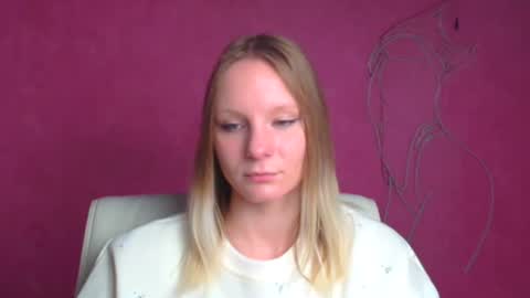 Snapshot of kelly_lly chatting on 10.06.25 Kelly online show from 10.06.25