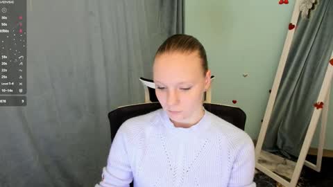 Snapshot of kelly_lly chatting on 10.09.25 Kelly online show from 10.09.25