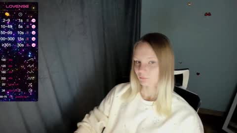 Snapshot of kelly_lly chatting on 10.12.25 Kelly online show from 10.12.25