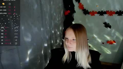 Snapshot of kelly_lly chatting on 10.19.25 Kelly online show from 10.19.25