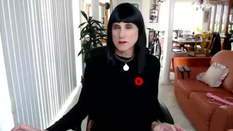 Snapshot of kellyannelynn chatting on 11.11.25 kellyanne Lynn but please call me fucktoy online show from 11.11.25