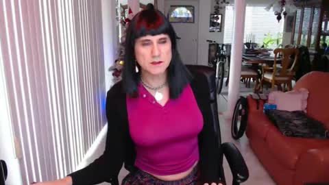 Snapshot of kellyannelynn chatting on 12.14.25 kellyanne Lynn but please call me fucktoy online show from 12.14.25