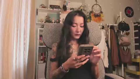 Snapshot of kellyasian chatting on 07.25.26 Leia online show from 07.25.26