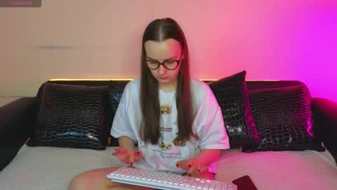 Im Kelly online show from 10.14.25