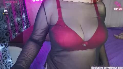 Snapshot of kellycrystall chatting on 12.20.25 kellycrystall online show from 12.20.25