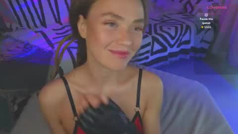 Snapshot of kellyfouler chatting on 07.16.26 KellyFouler online show from 07.16.26
