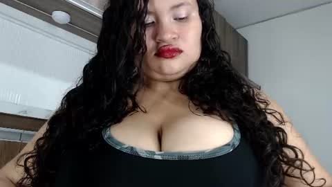 Snapshot of kellyshibary chatting on 07.26.26 KELLY LUNA online show from 07.26.26