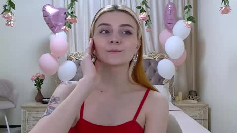 Kelly Stoneys online show from 03.04.25