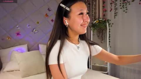 Snapshot of kellyy_bern chatting on 12.15.25 kellyy_bern online show from 12.15.25