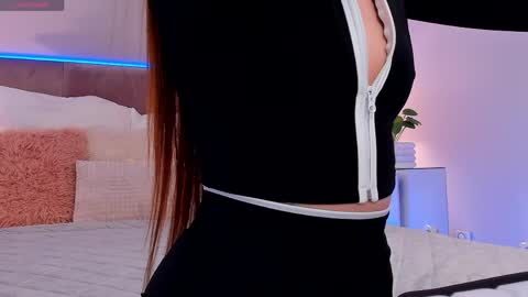 Snapshot of kelsi_di chatting on 04.15.26 kelsi_di online show from 04.15.26