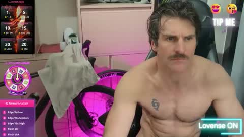 Snapshot of ken_davids chatting on 12.15.25 KenD online show from 12.15.25