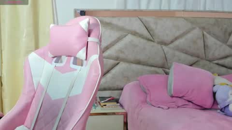 Snapshot of kendal_hot1 chatting on 10.17.25 Aleja3 online show from 10.17.25