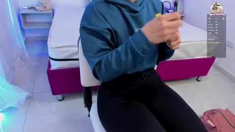 Snapshot of kendal_jhonsson chatting on 12.23.24 kendal_jhonsson online show from 12.23.24