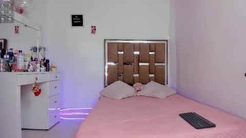 Kendall ewers online show from 11.29.25