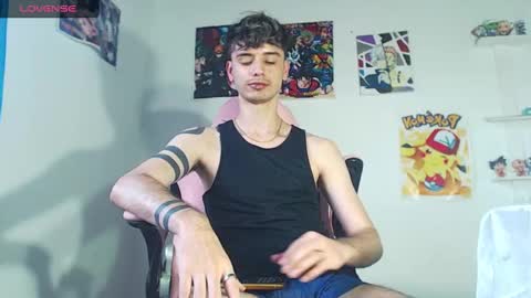 Snapshot of kendall_ros chatting on 12.29.24 kendall ross online show from 12.29.24