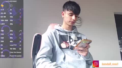 Snapshot of kendall_ros chatting on 09.25.25 kendall ross online show from 09.25.25