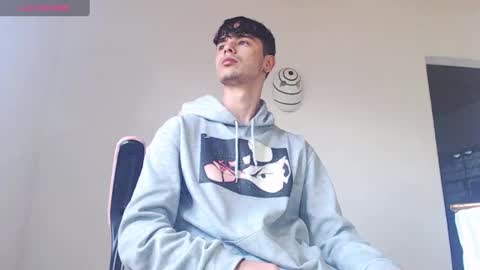 Snapshot of kendall_ros chatting on 10.09.25 kendall ross online show from 10.09.25