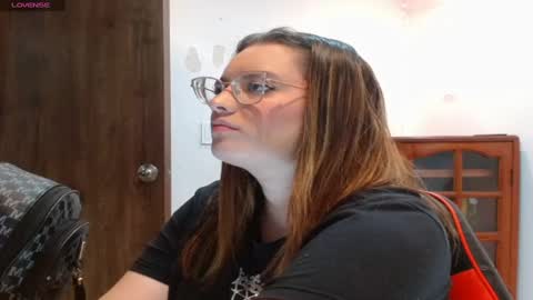 Snapshot of kendallclark03 chatting on 12.30.24 kendall online show from 12.30.24