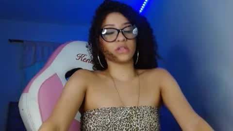 Snapshot of kendallrush2 chatting on 01.10.25 Kendall Rush online show from 01.10.25