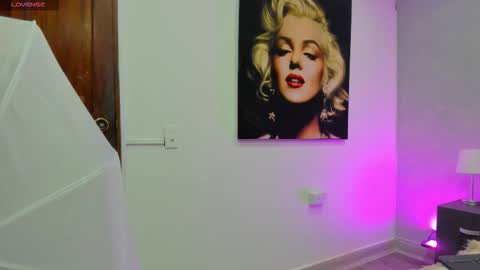 Kendra London online show from 11.26.25