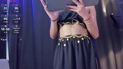 Snapshot of kendra_moretti2 chatting on 10.28.25 kendra_moretti2 online show from 10.28.25