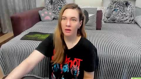 Snapshot of kendra_xx_ chatting on 04.21.26 Kendra online show from 04.21.26