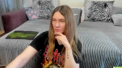 Snapshot of kendra_xx_ chatting on 04.24.26 Kendra online show from 04.24.26