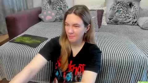 Snapshot of kendra_xx_ chatting on 04.27.26 Kendra online show from 04.27.26
