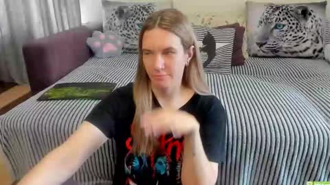 Snapshot of kendra_xx_ chatting on 05.18.26 Kendra online show from 05.18.26