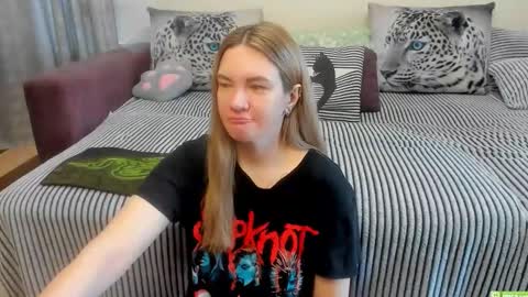 Snapshot of kendra_xx_ chatting on 05.19.26 Kendra online show from 05.19.26