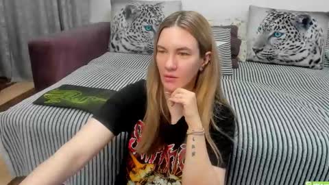Snapshot of kendra_xx_ chatting on 05.25.26 Kendra online show from 05.25.26