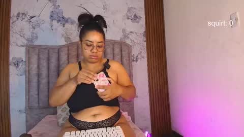 Snapshot of kendrabigass chatting on 11.22.25 Mamasita online show from 11.22.25