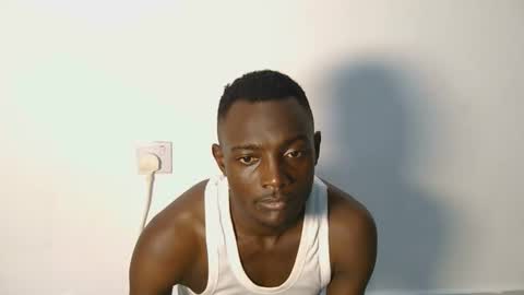 Snapshot of kenna_ass chatting on 10.12.25 Kenia online show from 10.12.25