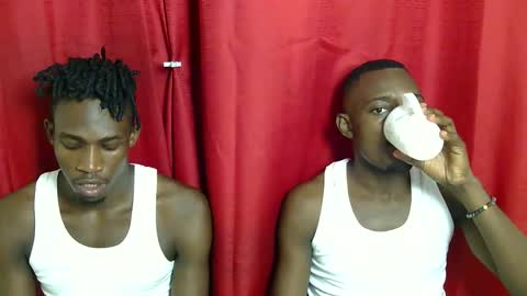 Snapshot of kenna_ass chatting on 11.10.25 Kenia online show from 11.10.25