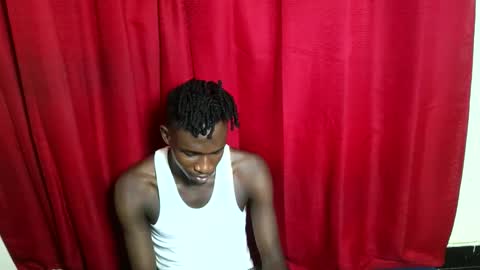 Snapshot of kenna_ass chatting on 11.18.25 Kenia online show from 11.18.25