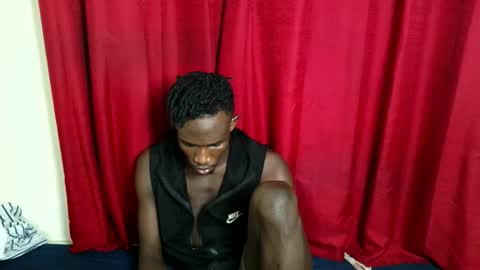 Snapshot of kenna_ass chatting on 11.20.25 Kenia online show from 11.20.25