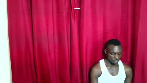 Snapshot of kenna_ass chatting on 11.21.25 Kenia online show from 11.21.25