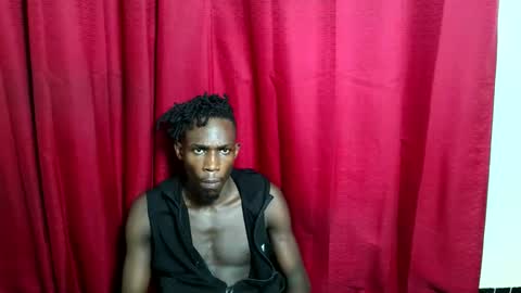 Snapshot of kenna_ass chatting on 11.28.25 Kenia online show from 11.28.25