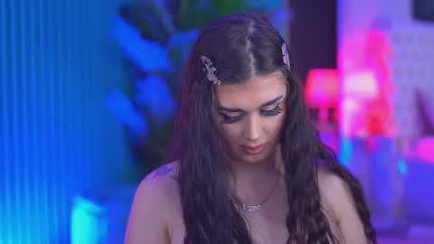 Snapshot of kenndramoon chatting on 11.23.25 Kendra online show from 11.23.25