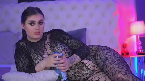 Snapshot of kenndramoon chatting on 12.16.25 Kendra online show from 12.16.25