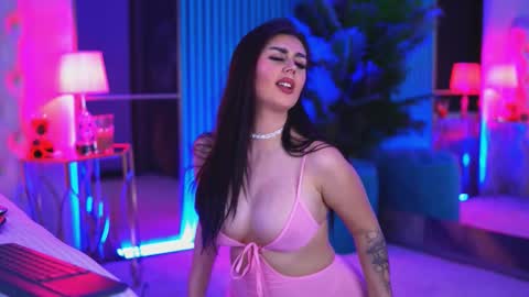 Snapshot of kenndramoon chatting on 12.20.25 Kendra online show from 12.20.25