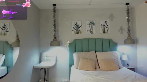 kentha_mitchells online show from 02.13.25