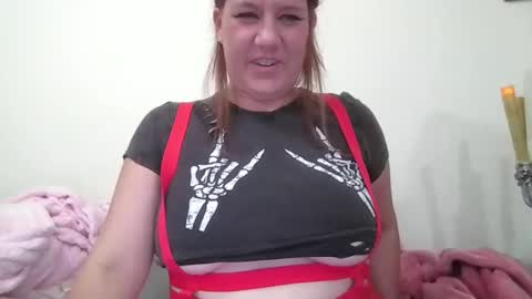 Snapshot of kenzbenz chatting on 10.29.25 KenzBenz online show from 10.29.25