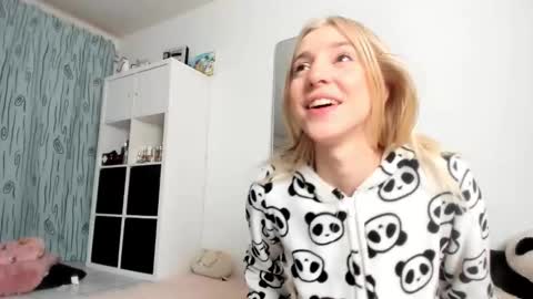 Kenzie online show from 10.27.25