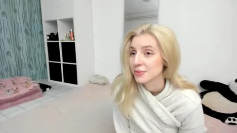 Snapshot of kenziedawton chatting on 05.17.26 Kenzie online show from 05.17.26