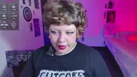 Snapshot of kenziesharik chatting on 06.19.26 Kenzie online show from 06.19.26