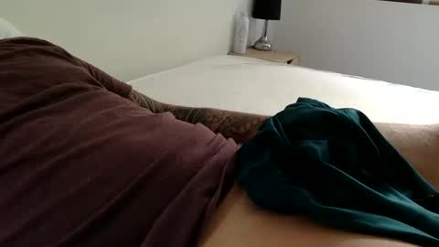 Snapshot of keoni987 chatting on 01.04.25 Keoni online show from 01.04.25