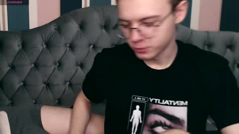 Snapshot of kerry_niki chatting on 02.28.25 kerry_niki online show from 02.28.25