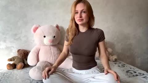 Snapshot of kerryrusell chatting on 12.02.25 Elizabeth online show from 12.02.25